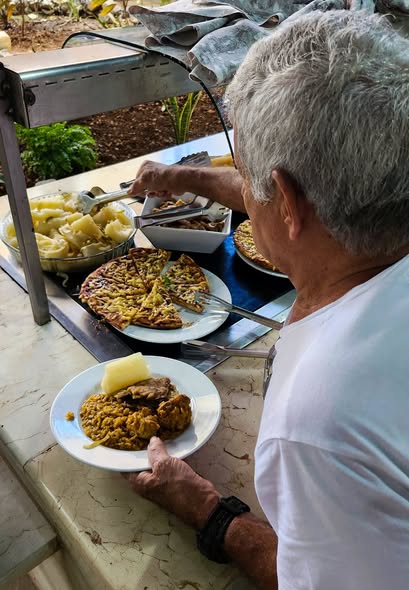 BUFFET EN LA HABANA 52625429