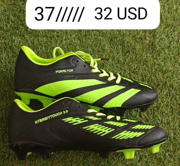 Vendo Zapatillas de fútbol - 32 USD