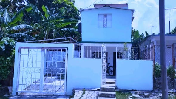 Se vende una casa de dos pisos - COTORRO - 11000 usd