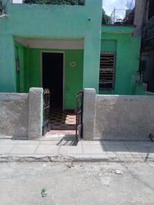 Vendo casa en guanabacoa, puerta de calle - 8500