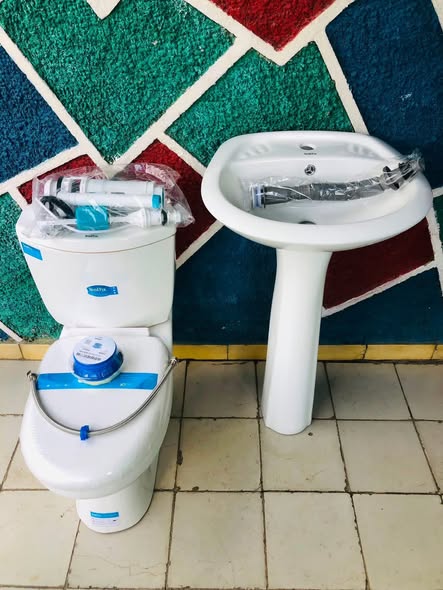 Todo para el baño - Losas😁 azulejos🫶 cintillos 🤩 cenefas 🥰 cementos. blanco. Cola y 🤗 juego de baño