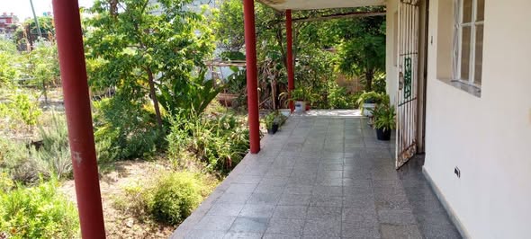 SE VENDE CASA EN MARIANAO – LÍMITE CON PLAYA 140 y 29* 💰PRECIO: 26,000 USD