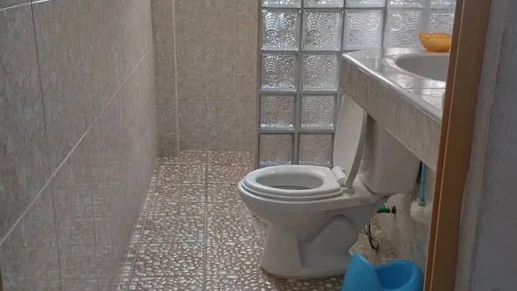 🏘*Casa independiente de dos niveles, muro perimetral alto y cero paredes compartidas. 35 000 USD*