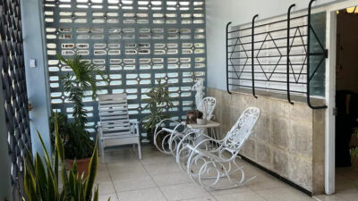 Venta de biplanta amplio en avenida Santa Amalia 55,000 USD